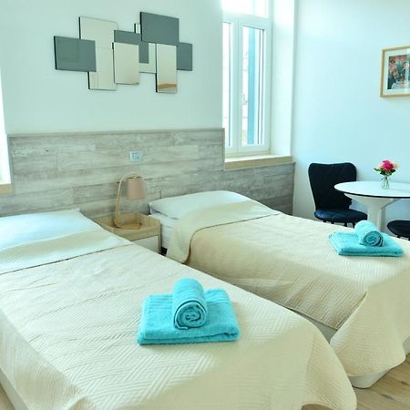 En-Suite Rose On Rokova Street - 5 Min Walk To The Old Town Of Split Exterior photo
