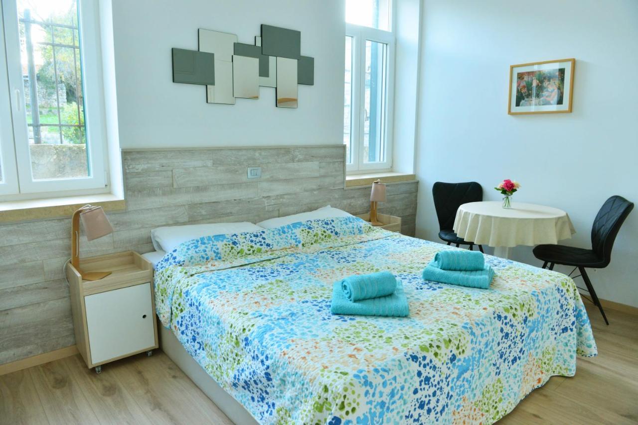 En-Suite Rose On Rokova Street - 5 Min Walk To The Old Town Of Split Exterior photo