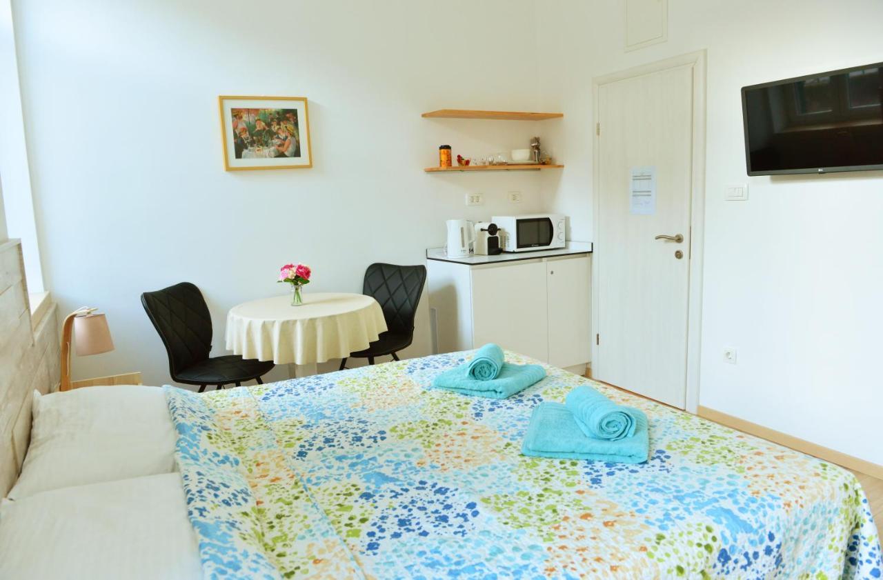 En-Suite Rose On Rokova Street - 5 Min Walk To The Old Town Of Split Exterior photo